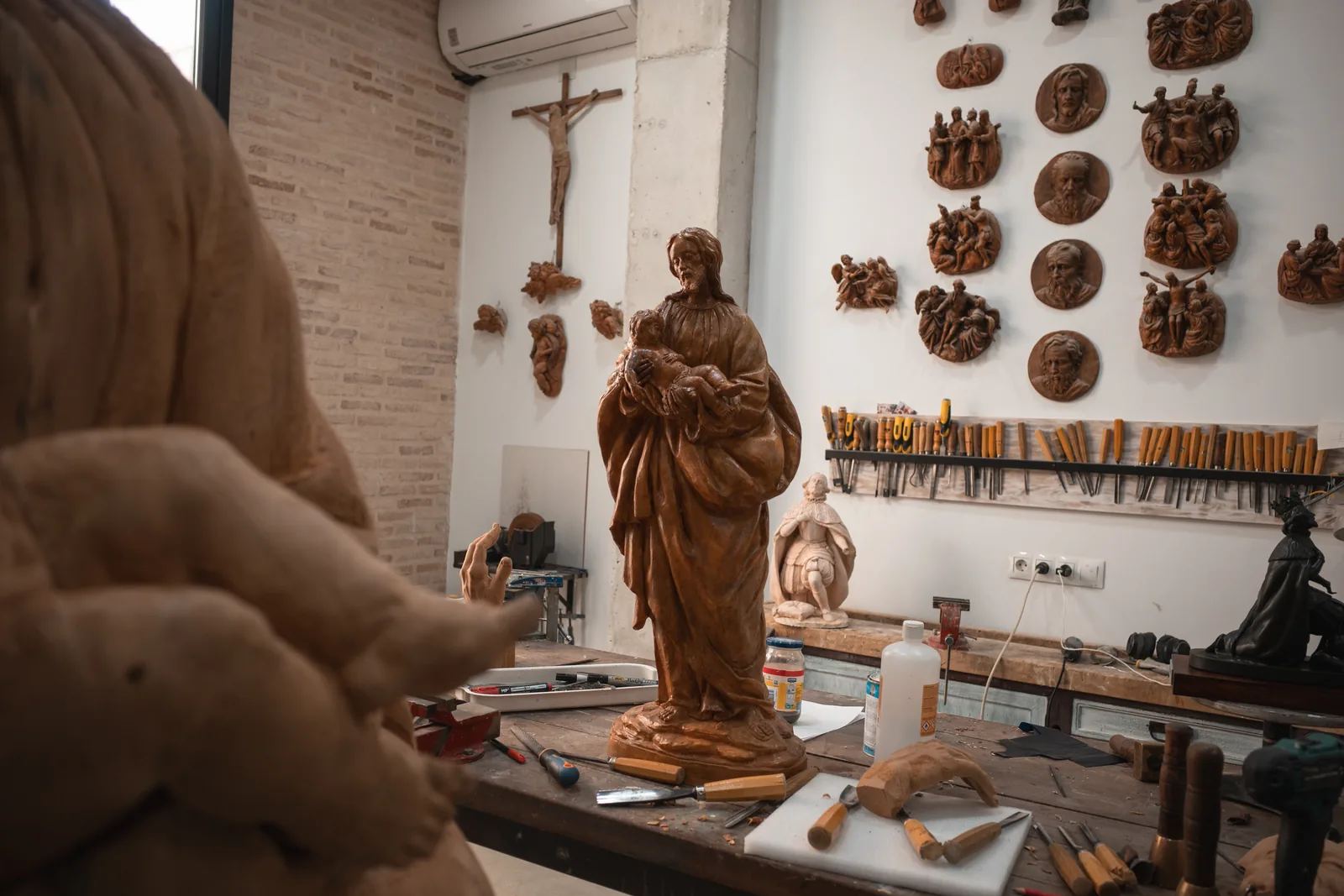 Antonio Luis Troya en su taller — fotografía 3