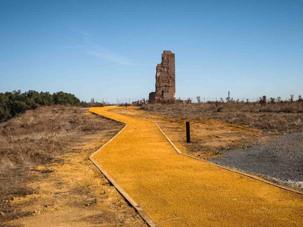 La Torre de los Herberos, desde el camino