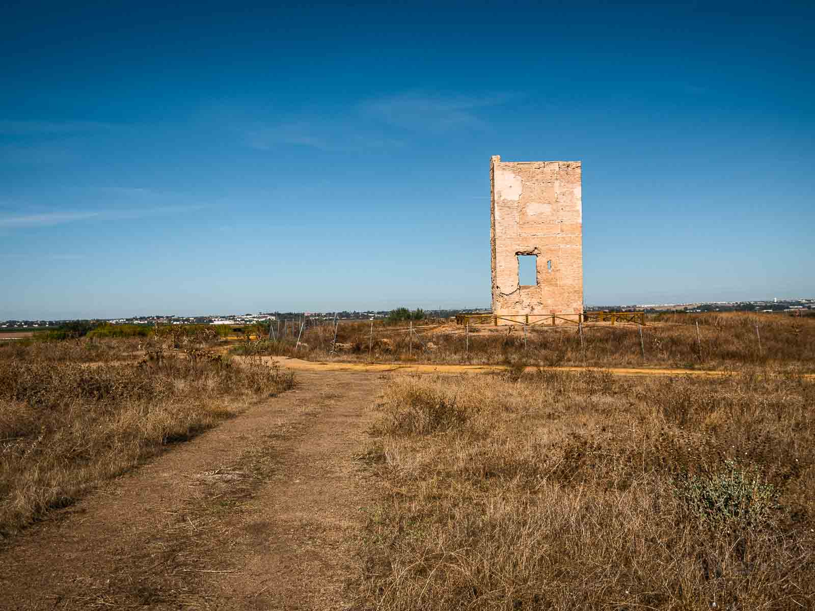 La Torre de los Herberos en el paisaje del entorno de Orippo