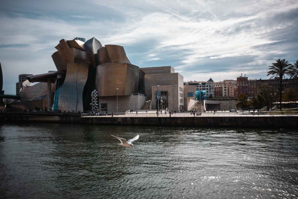 El Guggenheim lo ocupa todo: fotografía del Museo Guggenheim Bilbao
