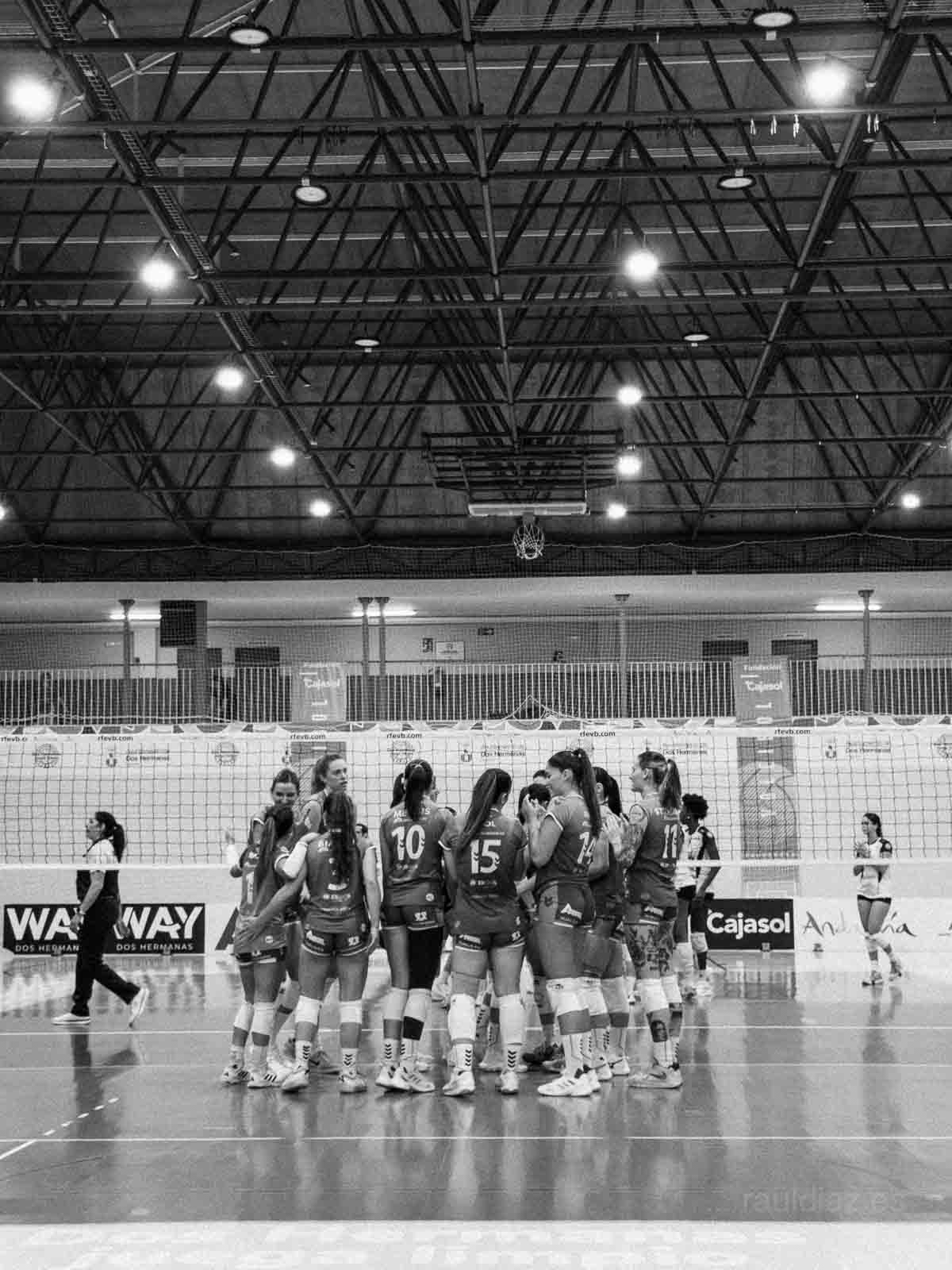 Jugadoras del CAV Esquimo reunidas en la pista